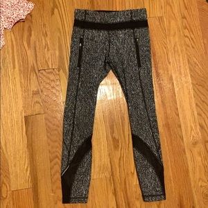 Lulu lemon leggings with mesh detail & zip pockets
